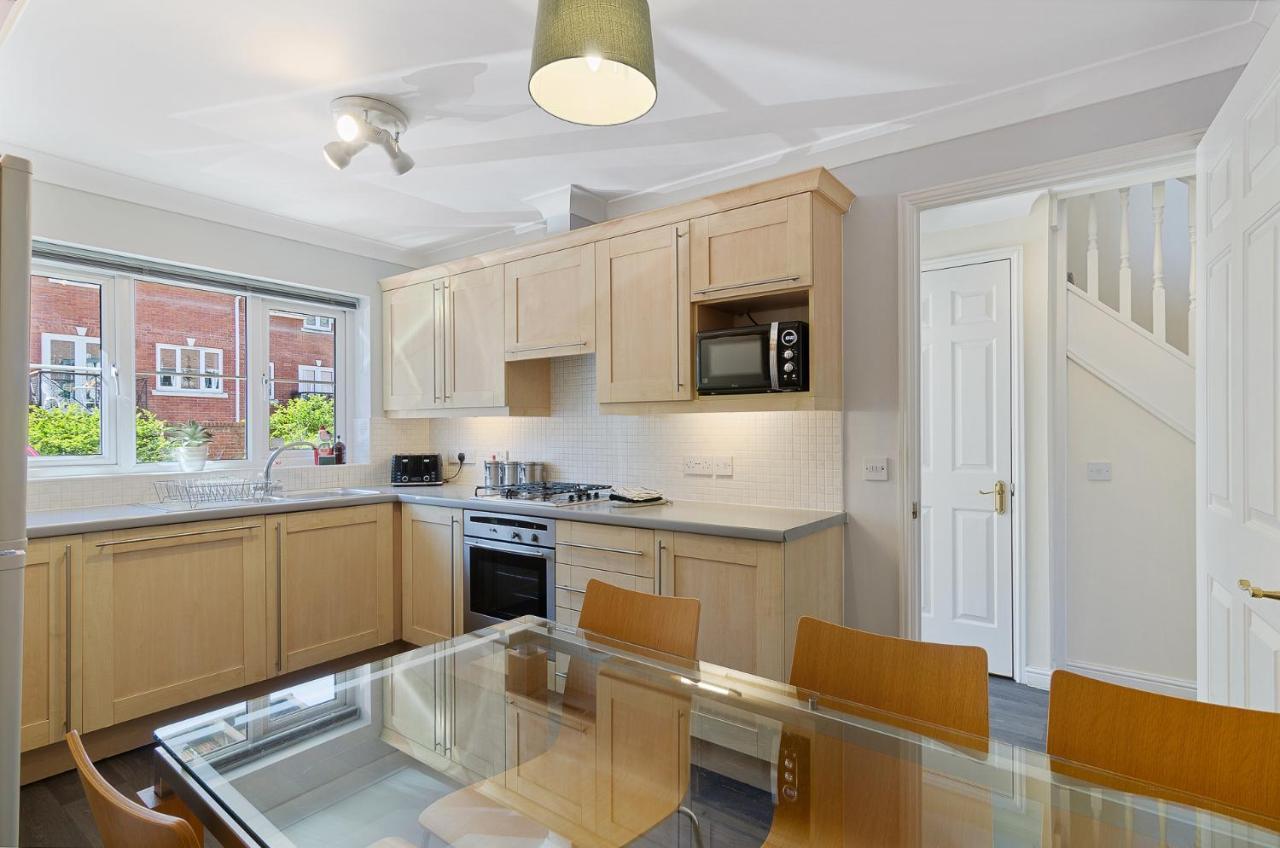 4Br Townhouse Wbalcony Free Parking Fast Wi-Fi Villa NWI Exterior foto