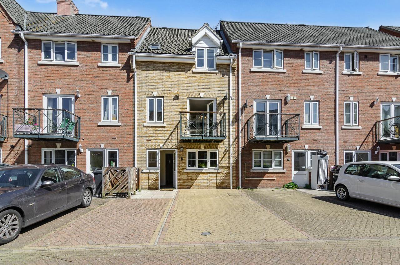 4Br Townhouse Wbalcony Free Parking Fast Wi-Fi Villa NWI Exterior foto