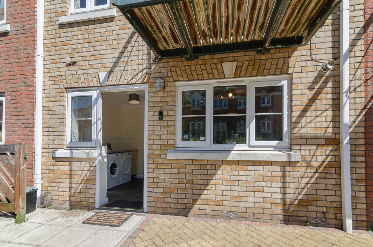 4Br Townhouse Wbalcony Free Parking Fast Wi-Fi Villa NWI Exterior foto